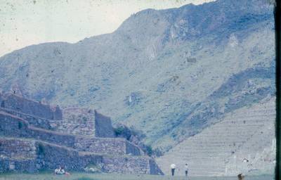 [Vista das muralhas de Machu Picchu]